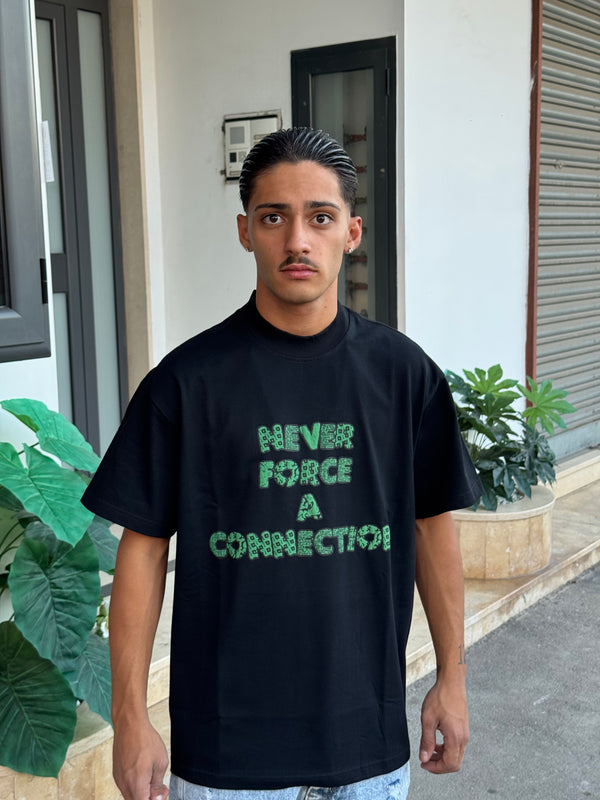 T-SHIRT “NEVER FORCE”